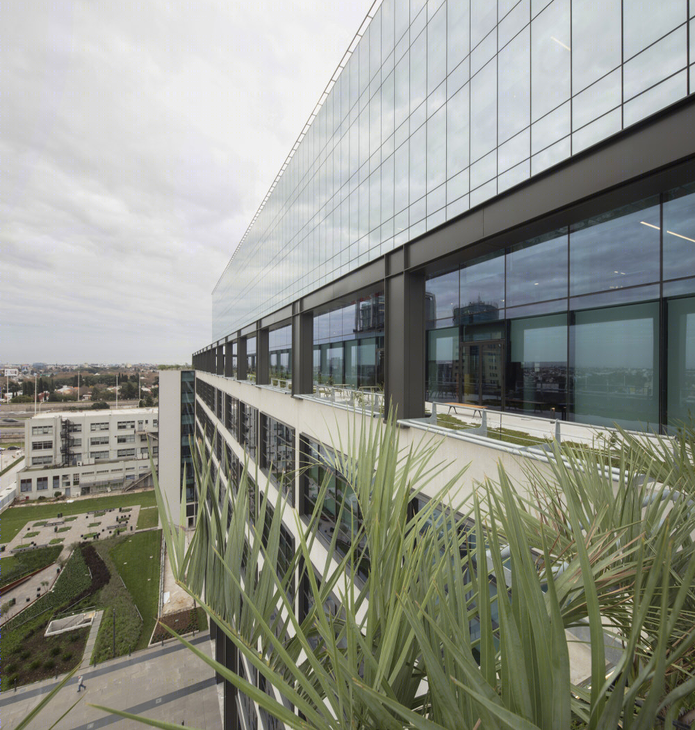 马卡多·席尔维提的波尔图多特办公公园公共空间设计-4