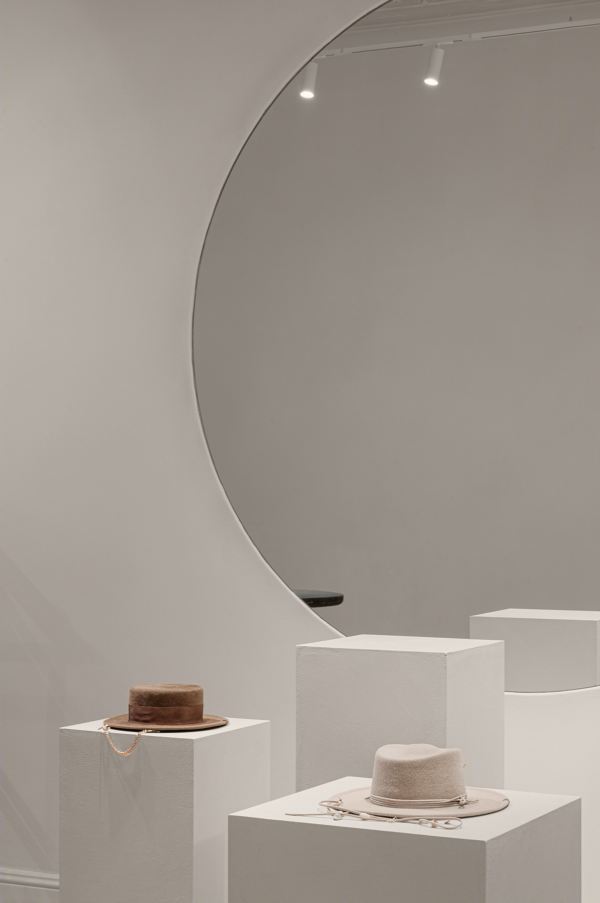 乌克兰京都 Ruslan Baginskiy 帽子店丨乌克兰基辅丨Rina Lovko 工作室-46