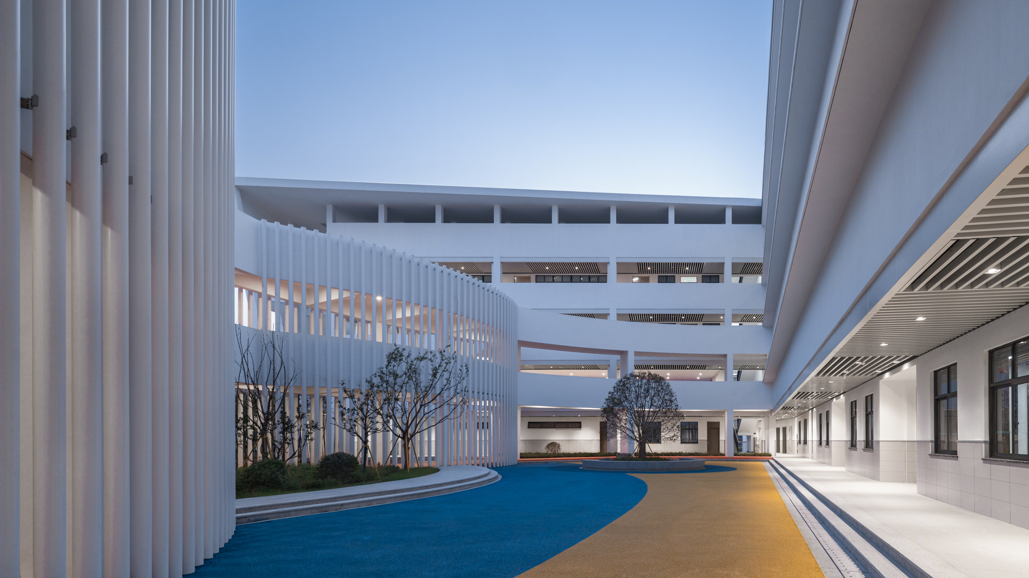 开放与围合交融的校园建筑 · 凤溪小学丨Minax Architects-16