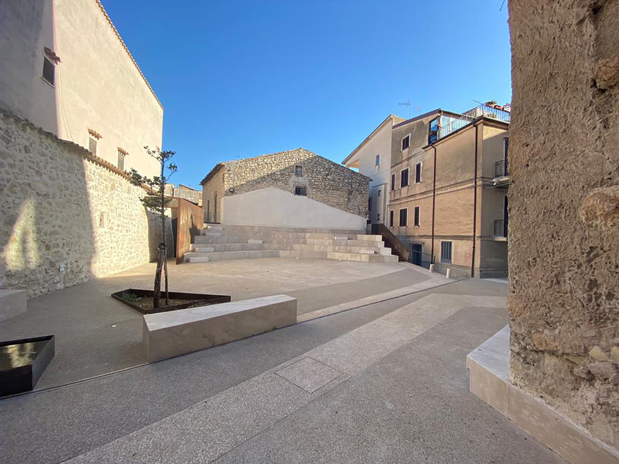 记忆重生 | 意大利 Bivona 市广场剧院设计-1