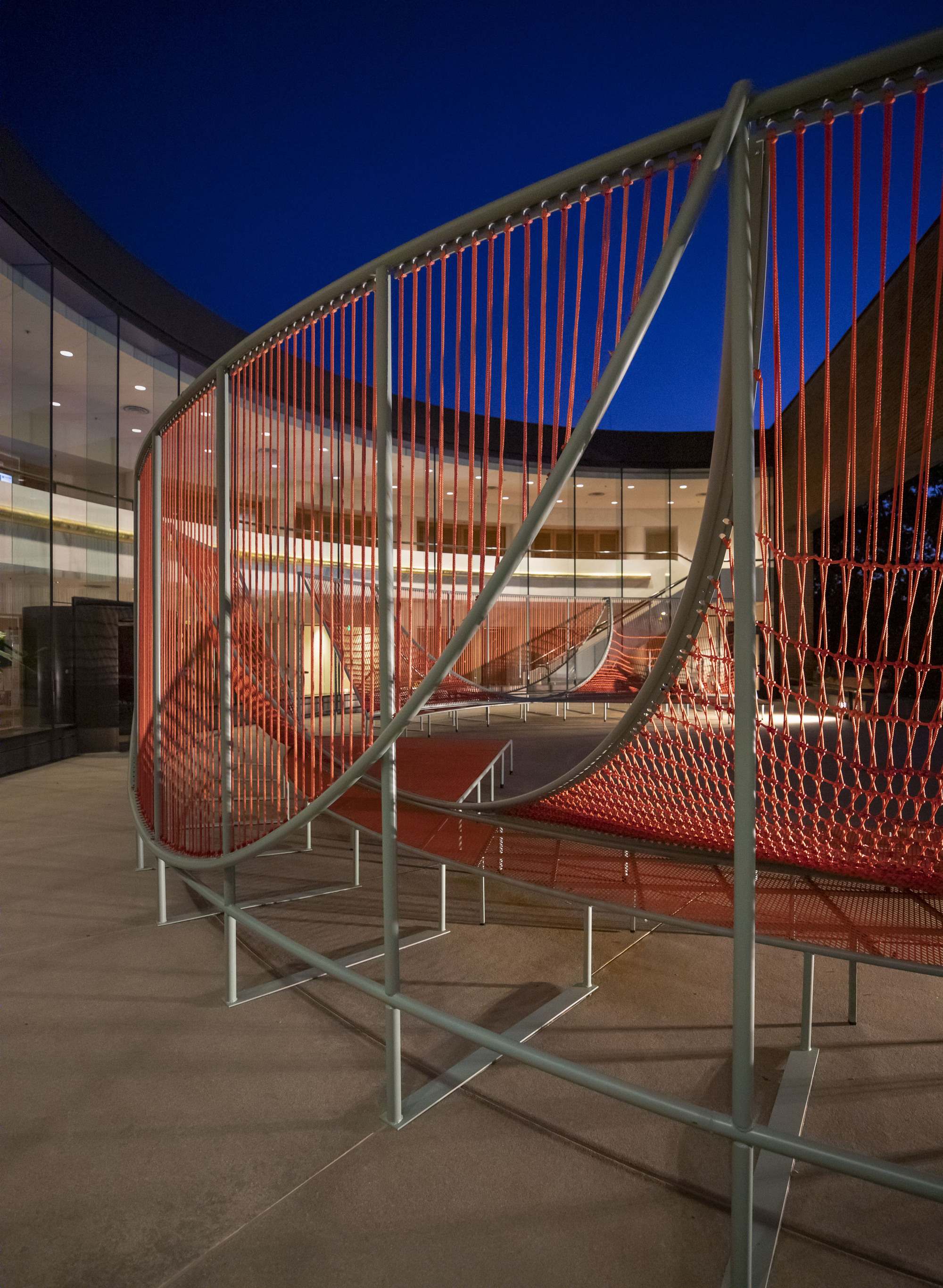Soft Civic Installation | 激活公共空间的彩色编织结构-16