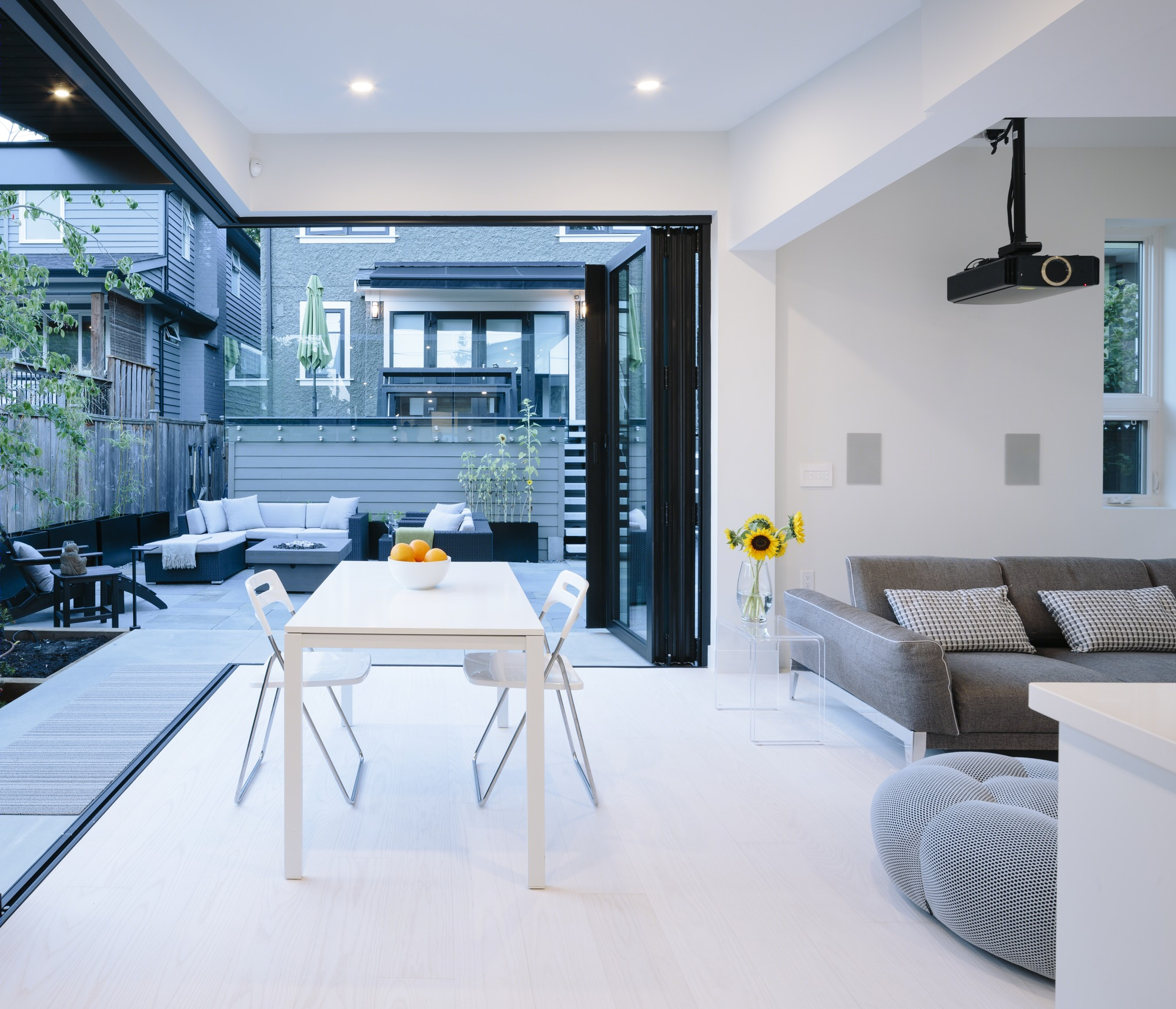 温哥华 Laneway House 别墅设计,打造室内外无缝连接空间-14