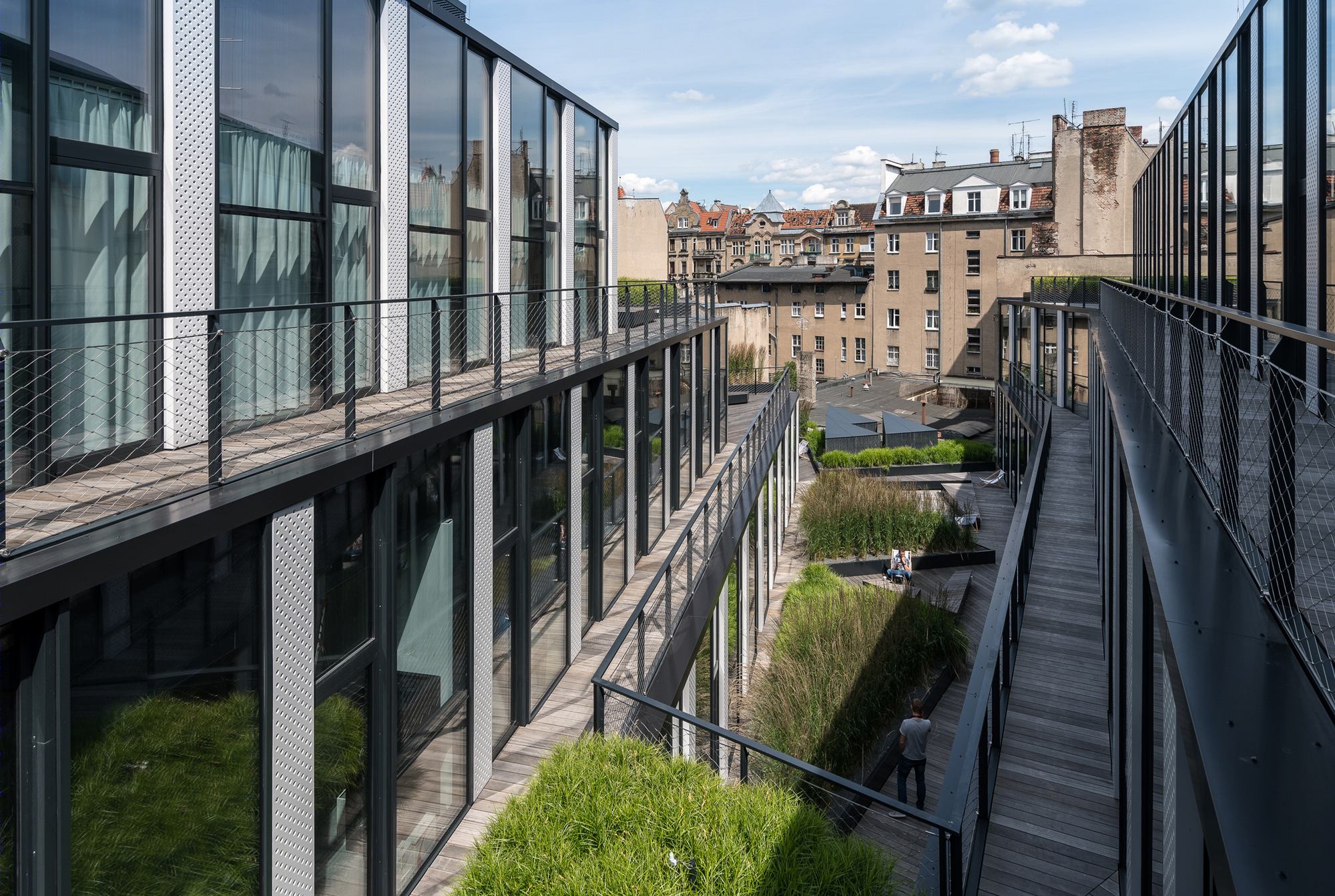 波兰 Poznań市中心的绿意办公建筑-8