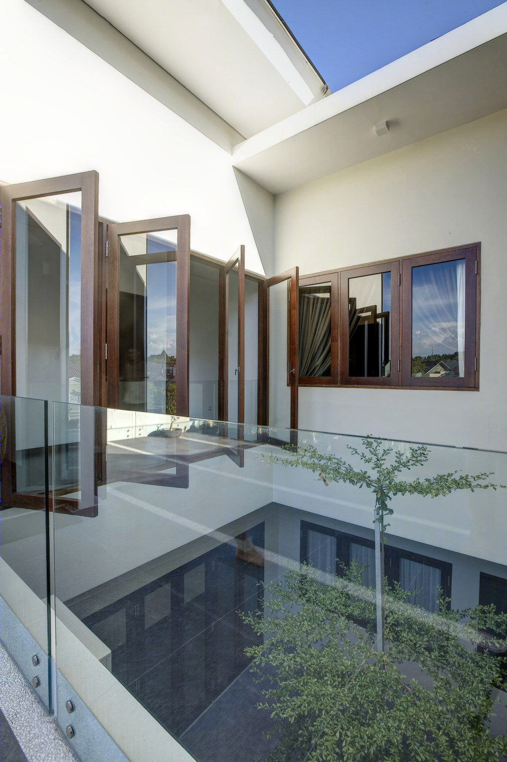 印尼热带现代住宅设计 自然通风与绿色环保理念-17