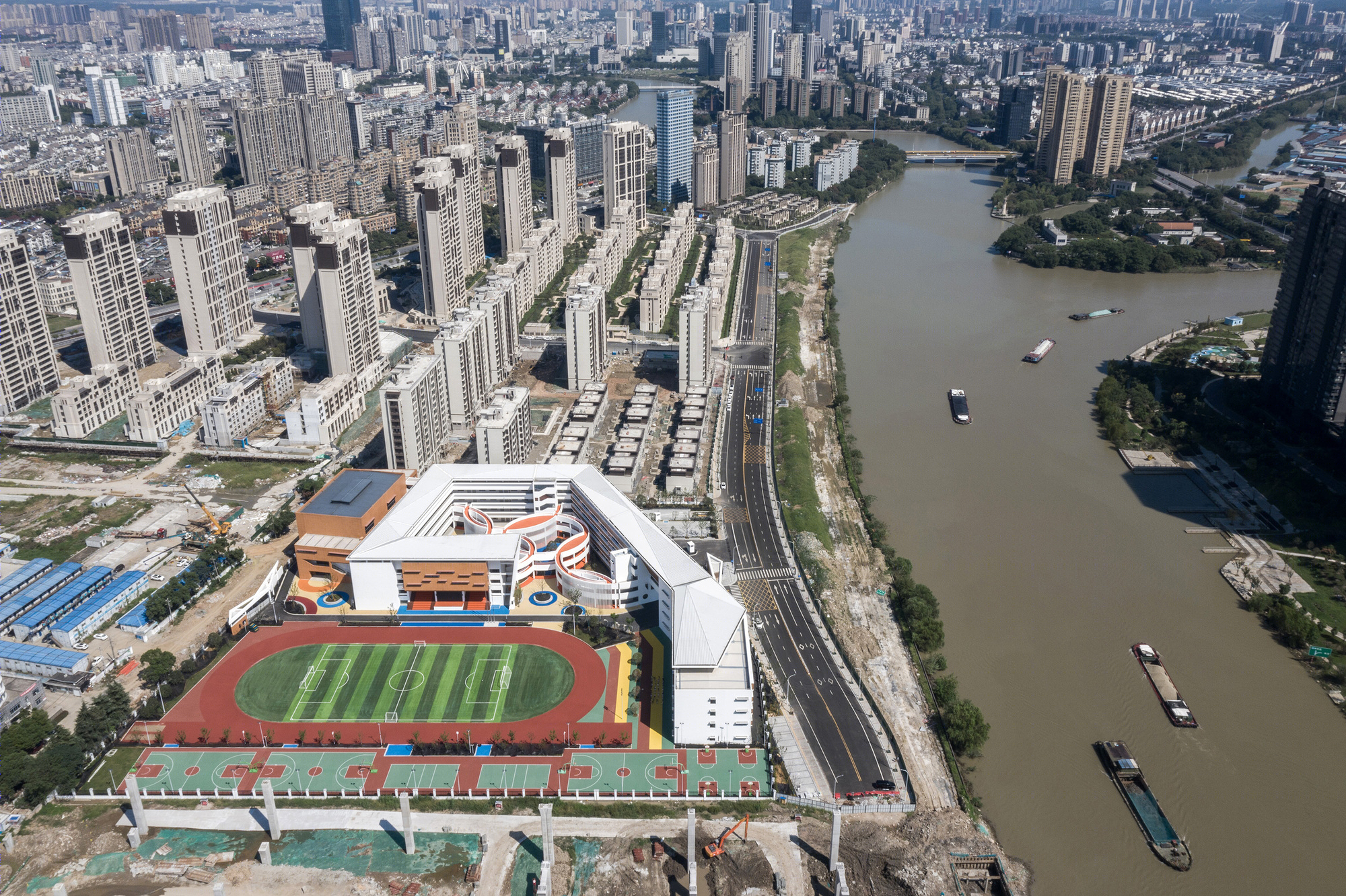 开放与围合交融的校园建筑 · 凤溪小学丨Minax Architects-27