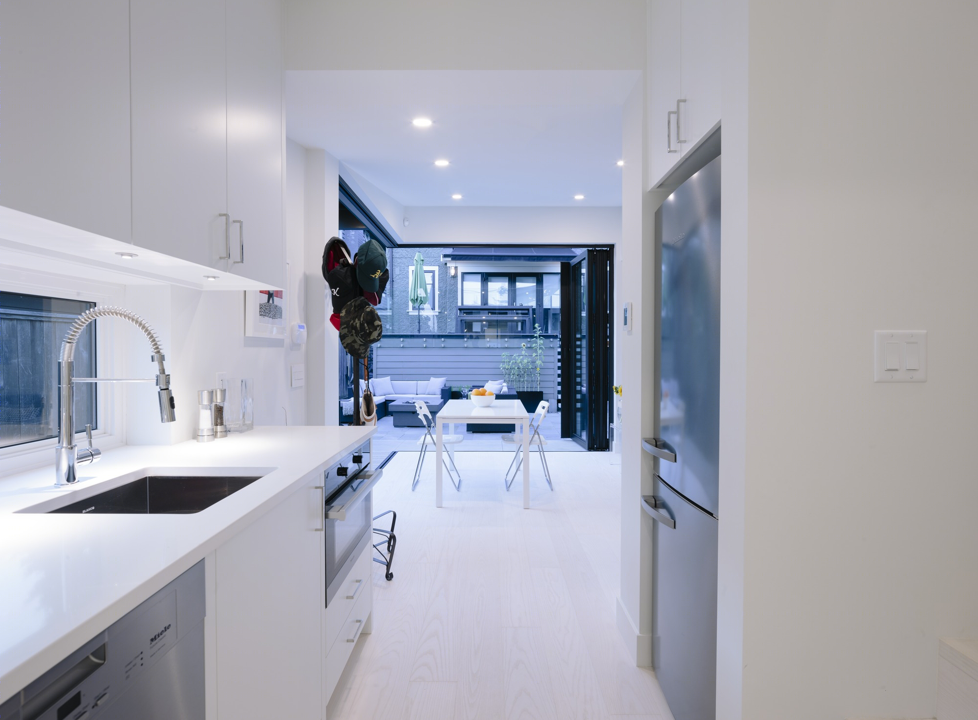 温哥华 Laneway House 别墅设计,打造室内外无缝连接空间-17