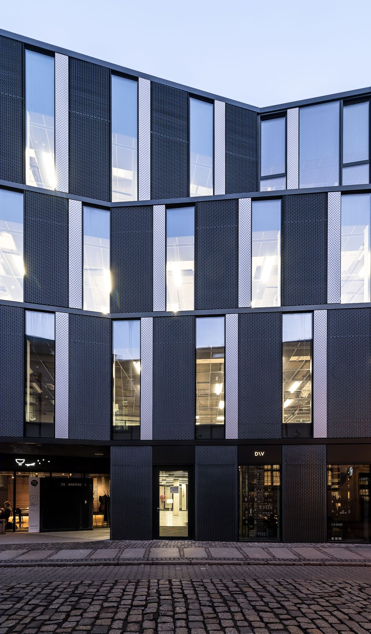 波兰 Poznań市中心的绿意办公建筑-19