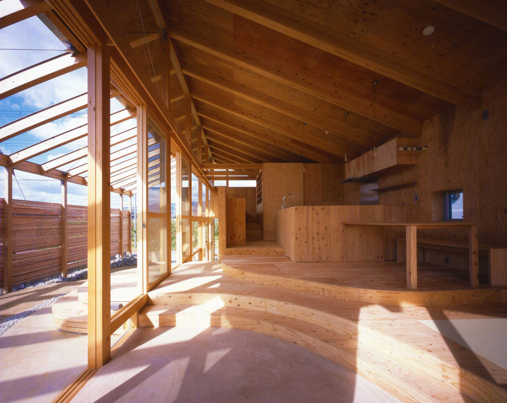 日本 Hashimoto 山间林地中的半室内半室外现代谷仓住宅-23