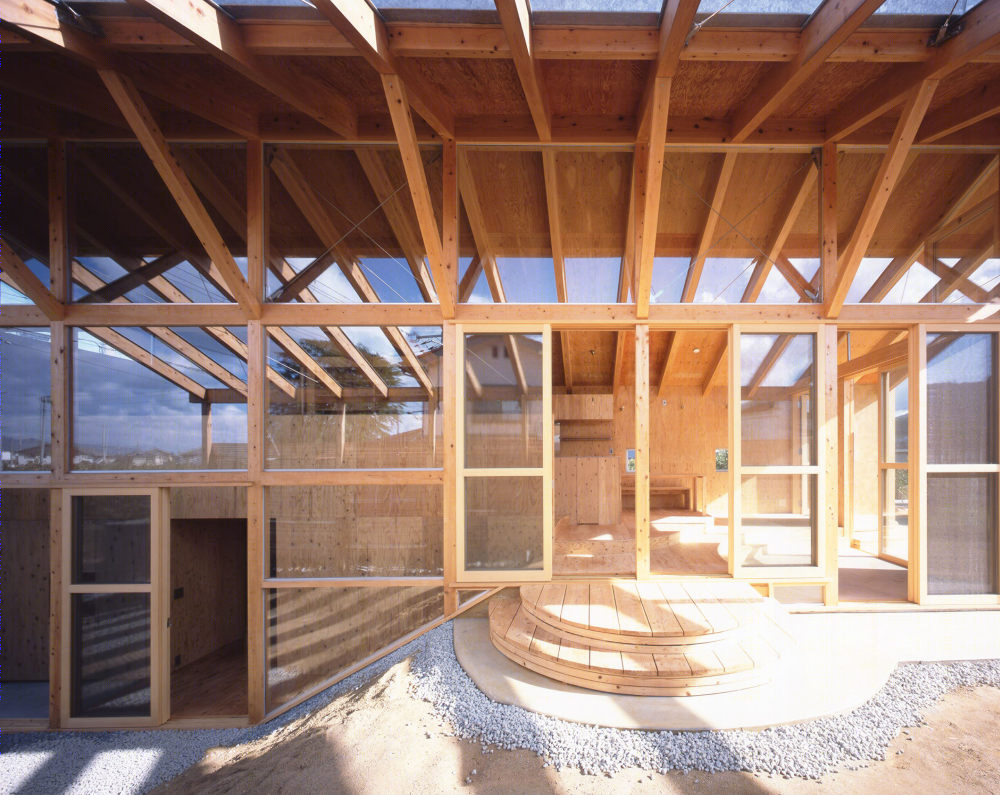 日本 Hashimoto 山间林地中的半室内半室外现代谷仓住宅-25
