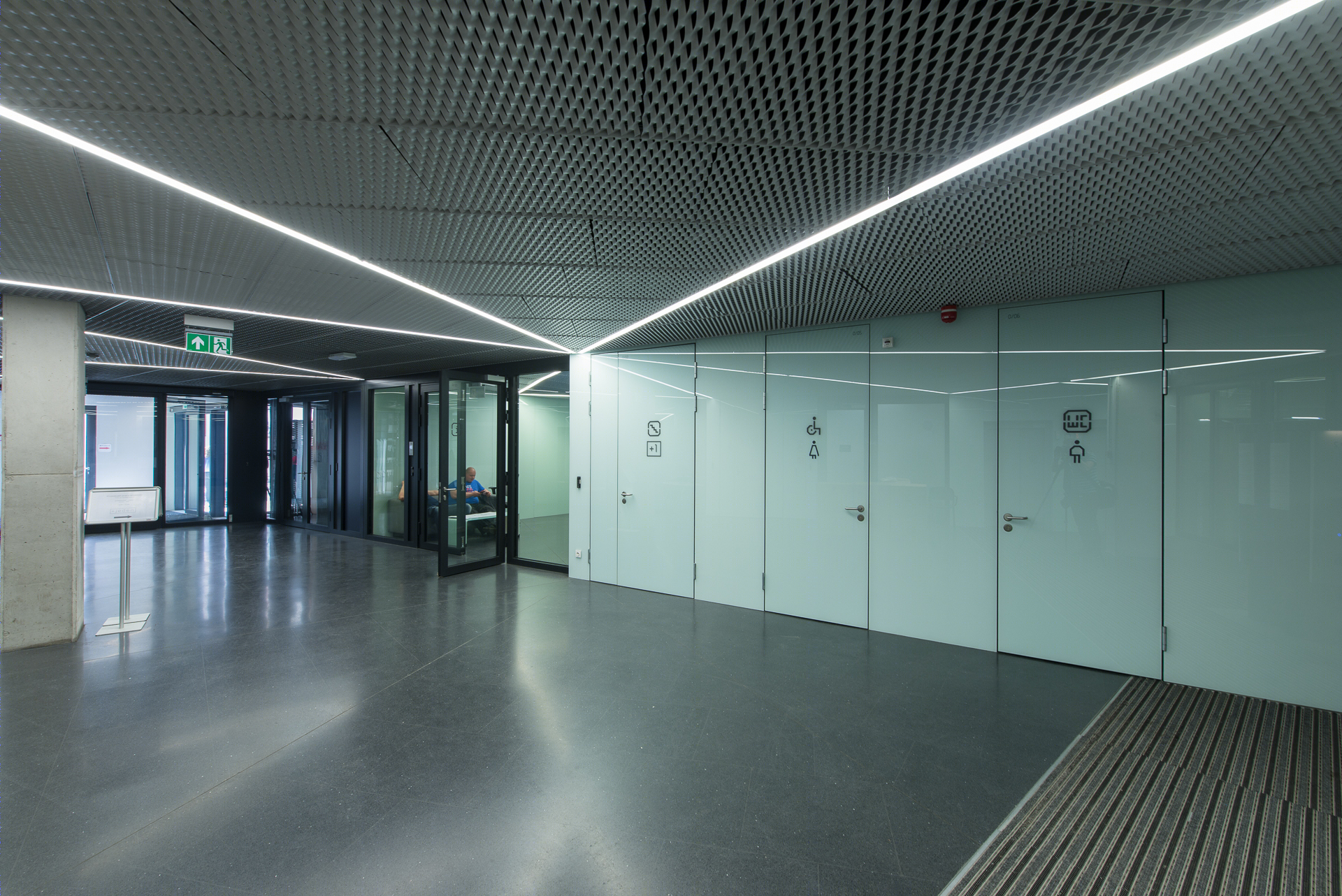 波兰 Poznań市中心的绿意办公建筑-24