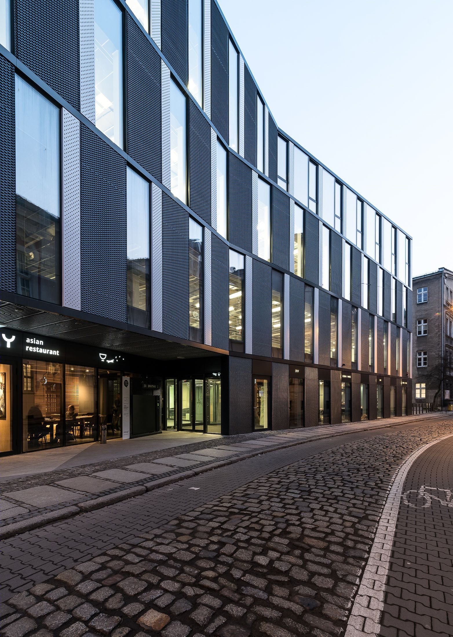 波兰 Poznań市中心的绿意办公建筑-25