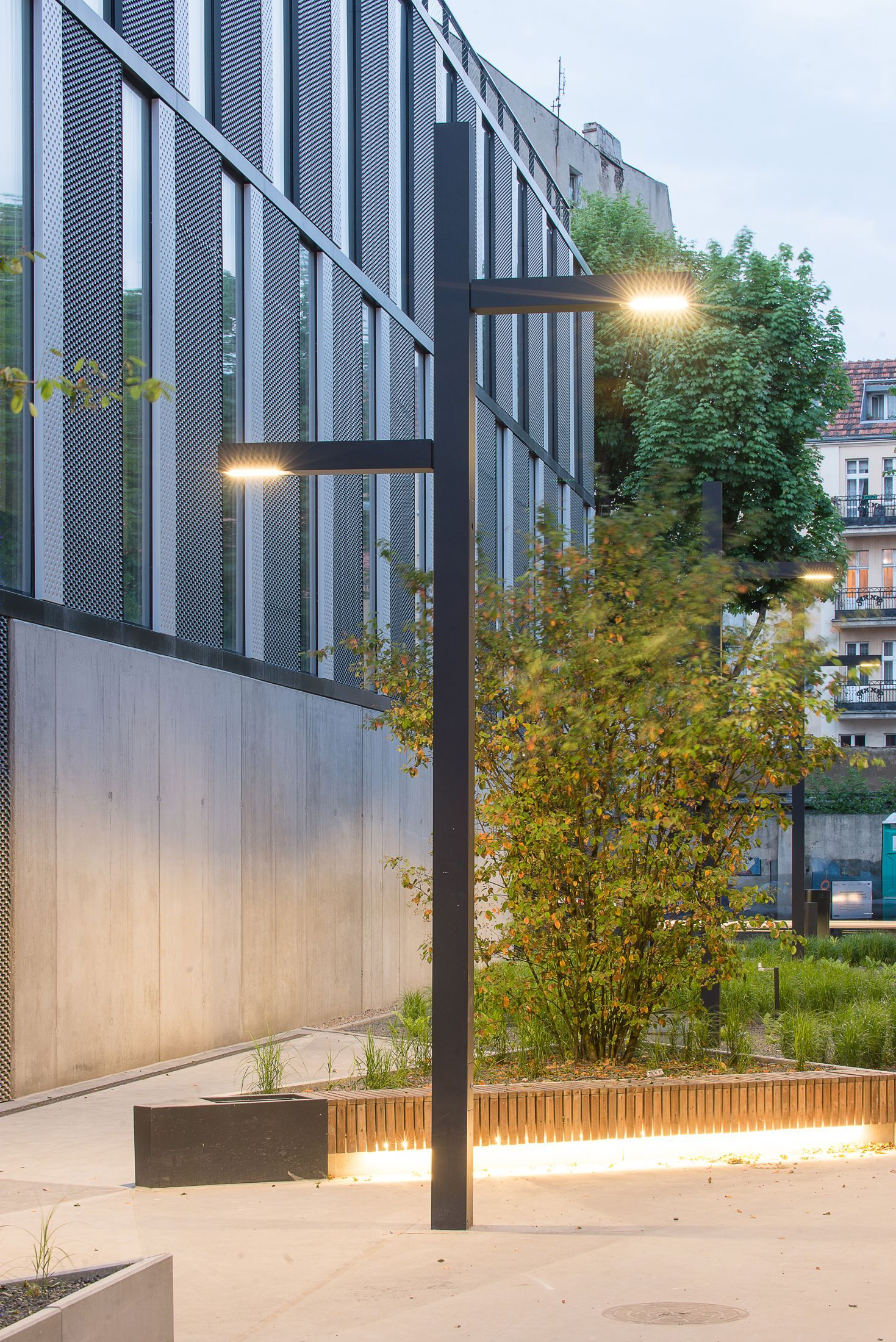 波兰 Poznań市中心的绿意办公建筑-27