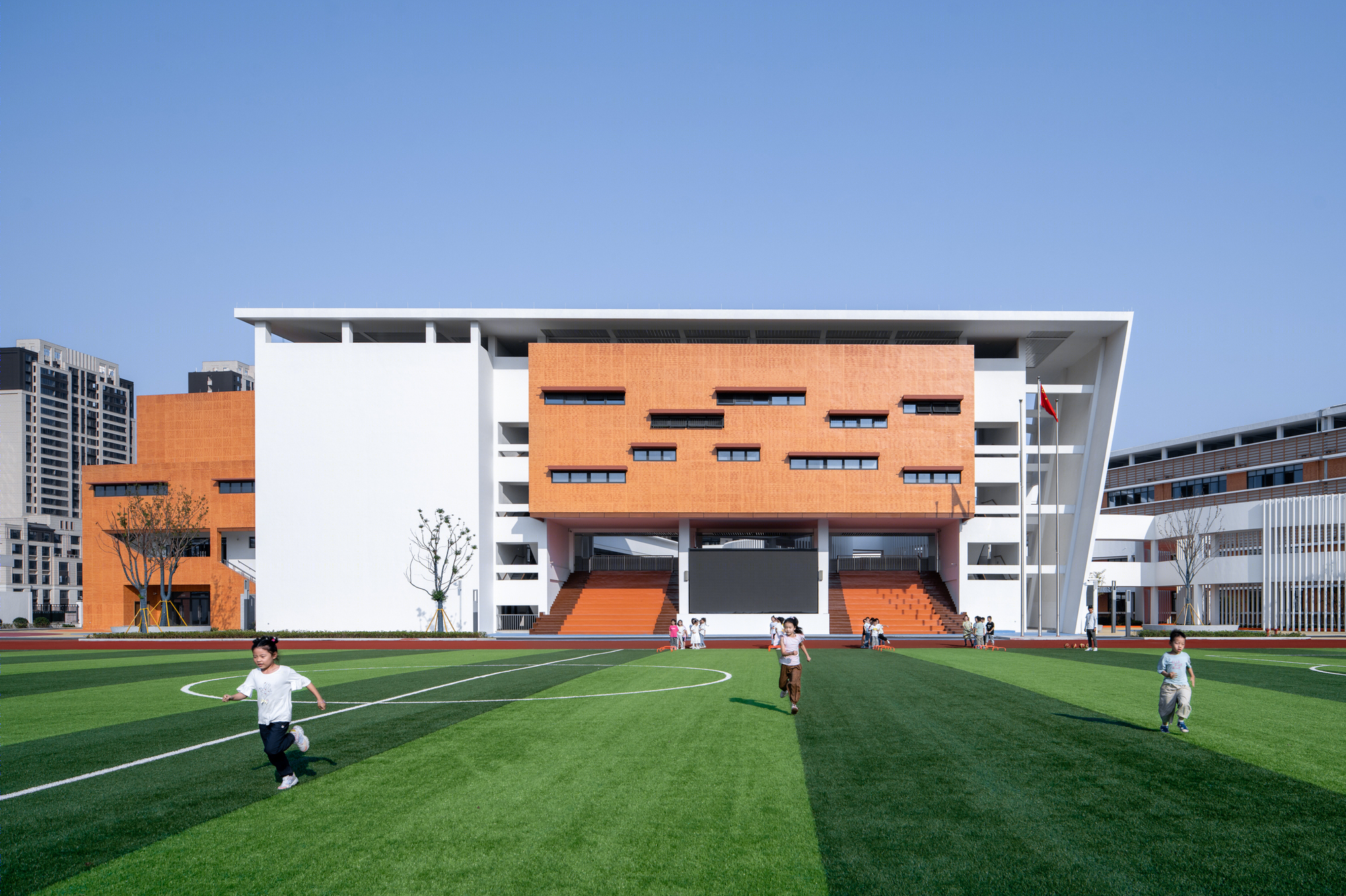 开放与围合交融的校园建筑 · 凤溪小学丨Minax Architects-37