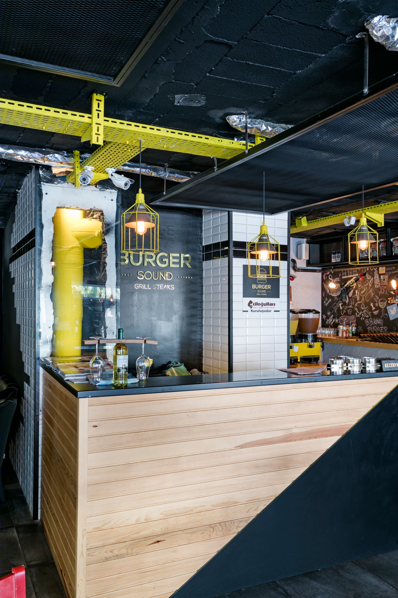 2015 年完成的汉堡店室内设计案例-1