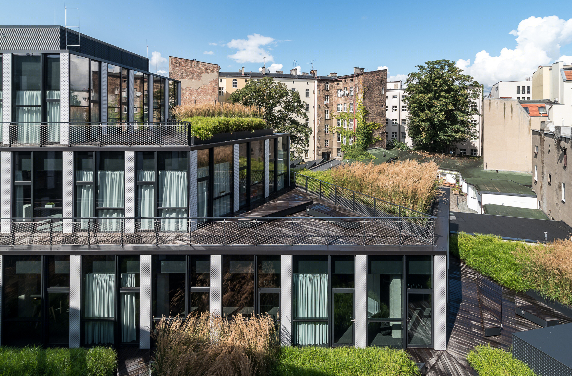波兰 Poznań市中心的绿意办公建筑-37