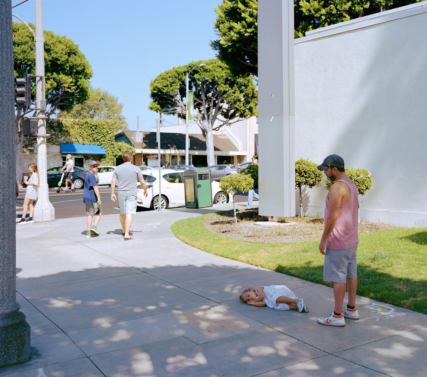 Jeff Wall 摄影展 | 超越现实的细腻构图-21