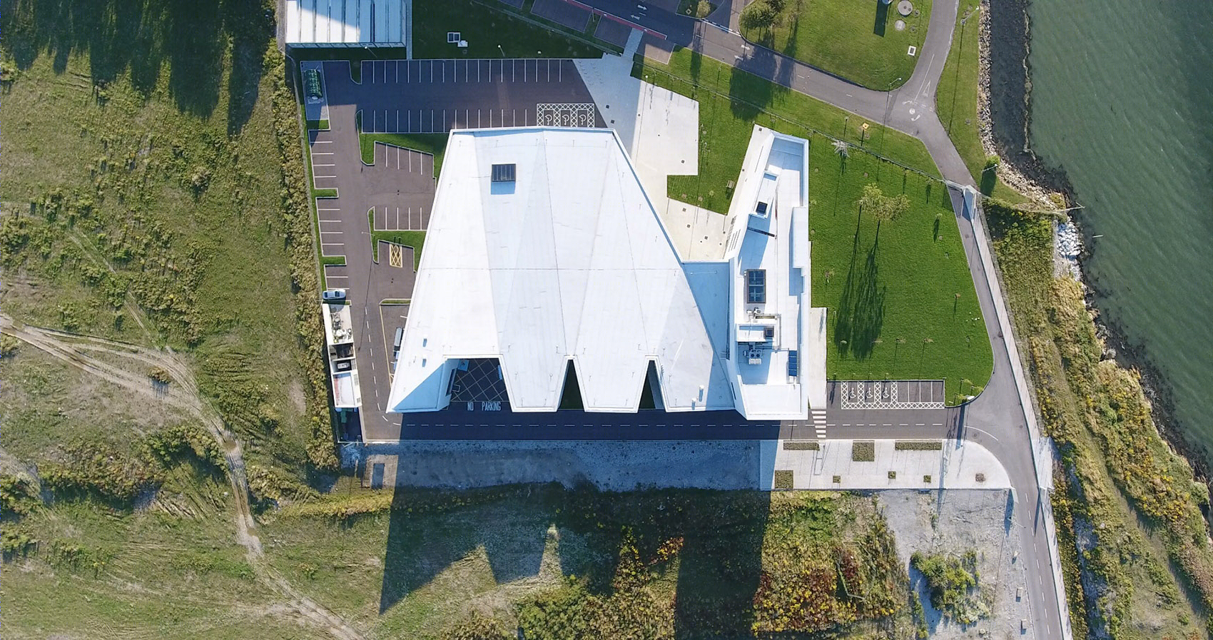 Beaufort 大楼 · 海洋能源研究所的绿色建筑设计-20