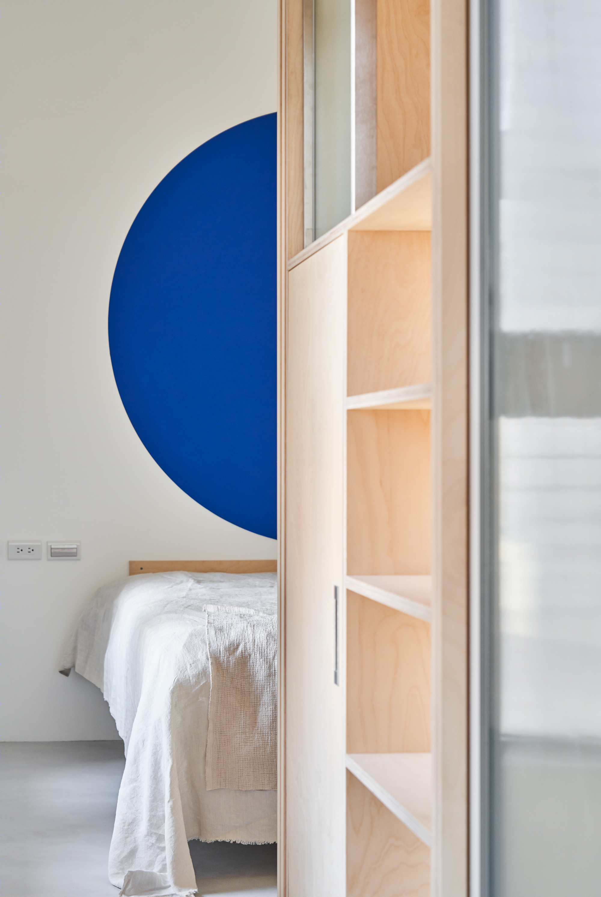 双栖生活空间——纯白别墅中的独立与互动-30