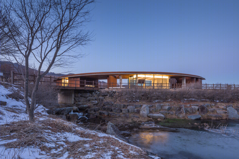 韩国皇家杜鹃花与银草之间的公共空间设计-20