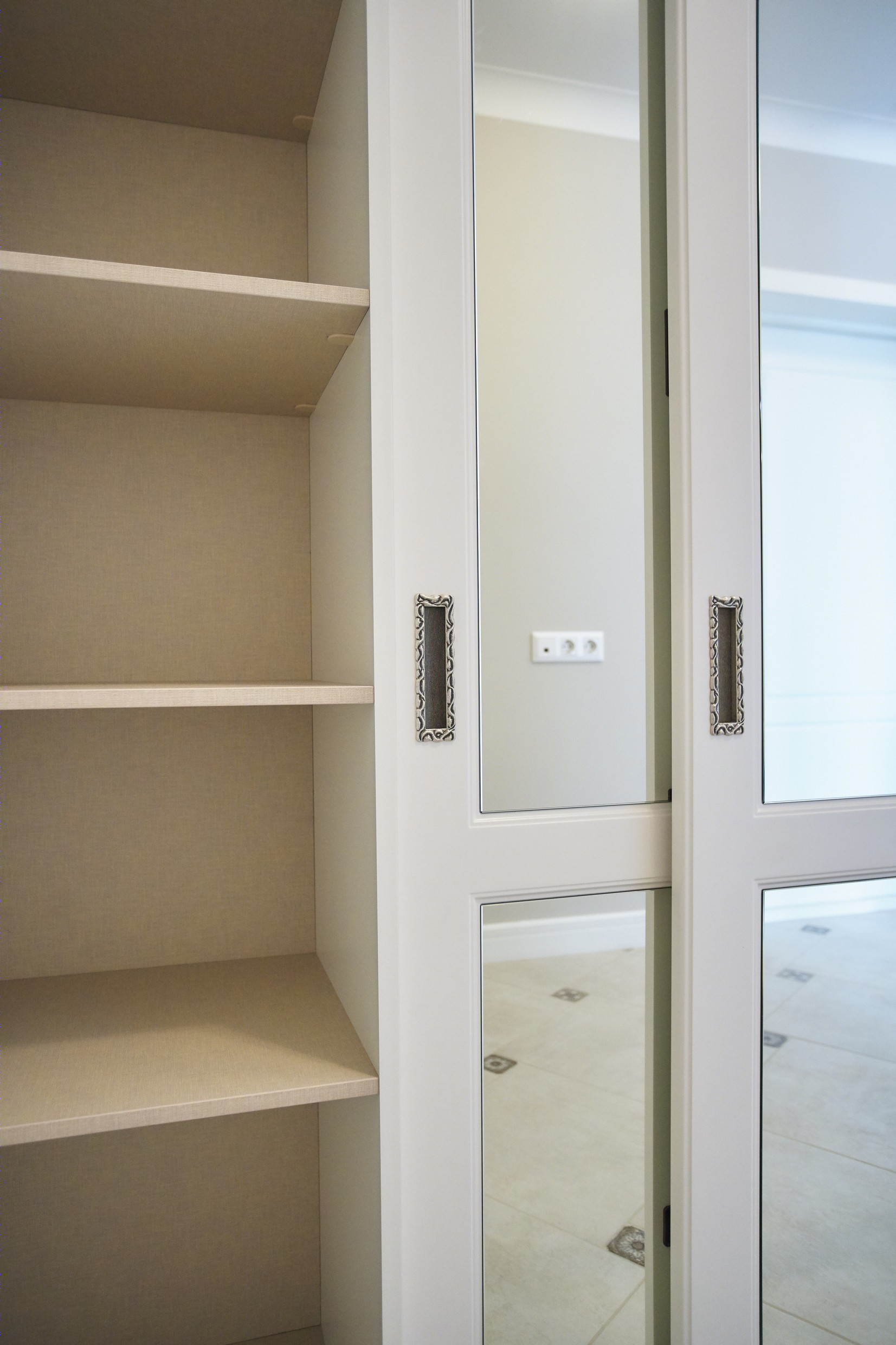 经典与现代结合的 Raumplus 衣柜系统-3