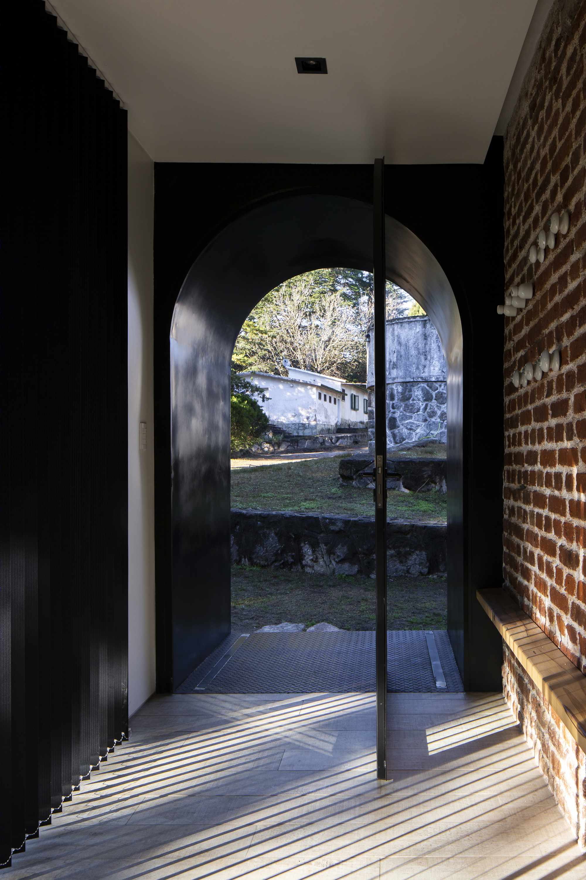 阿根廷山林中的生态别墅-24