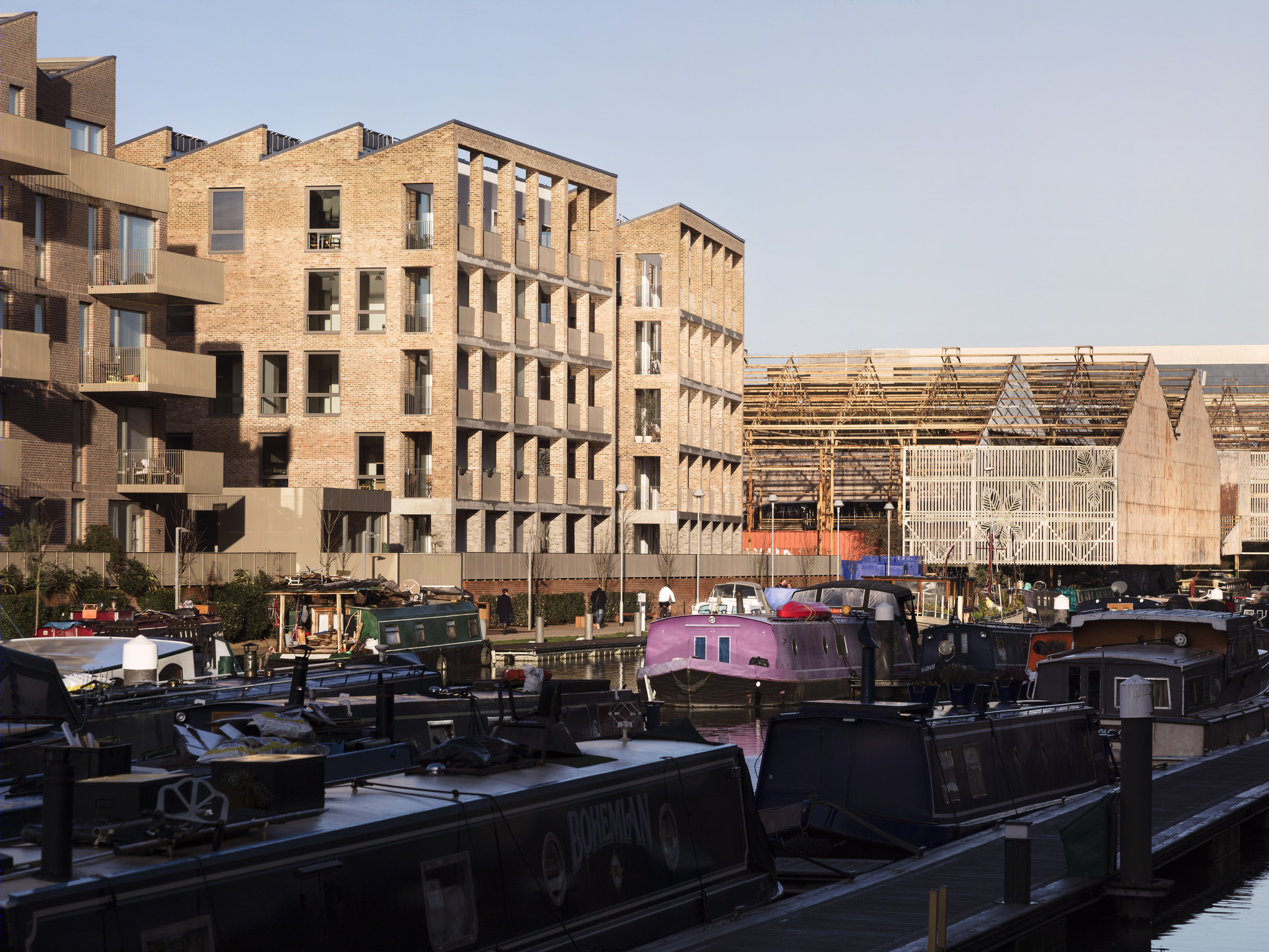 伦敦 Brentford Lock West 住宅区——工业遗址上的高品质再生设计-1