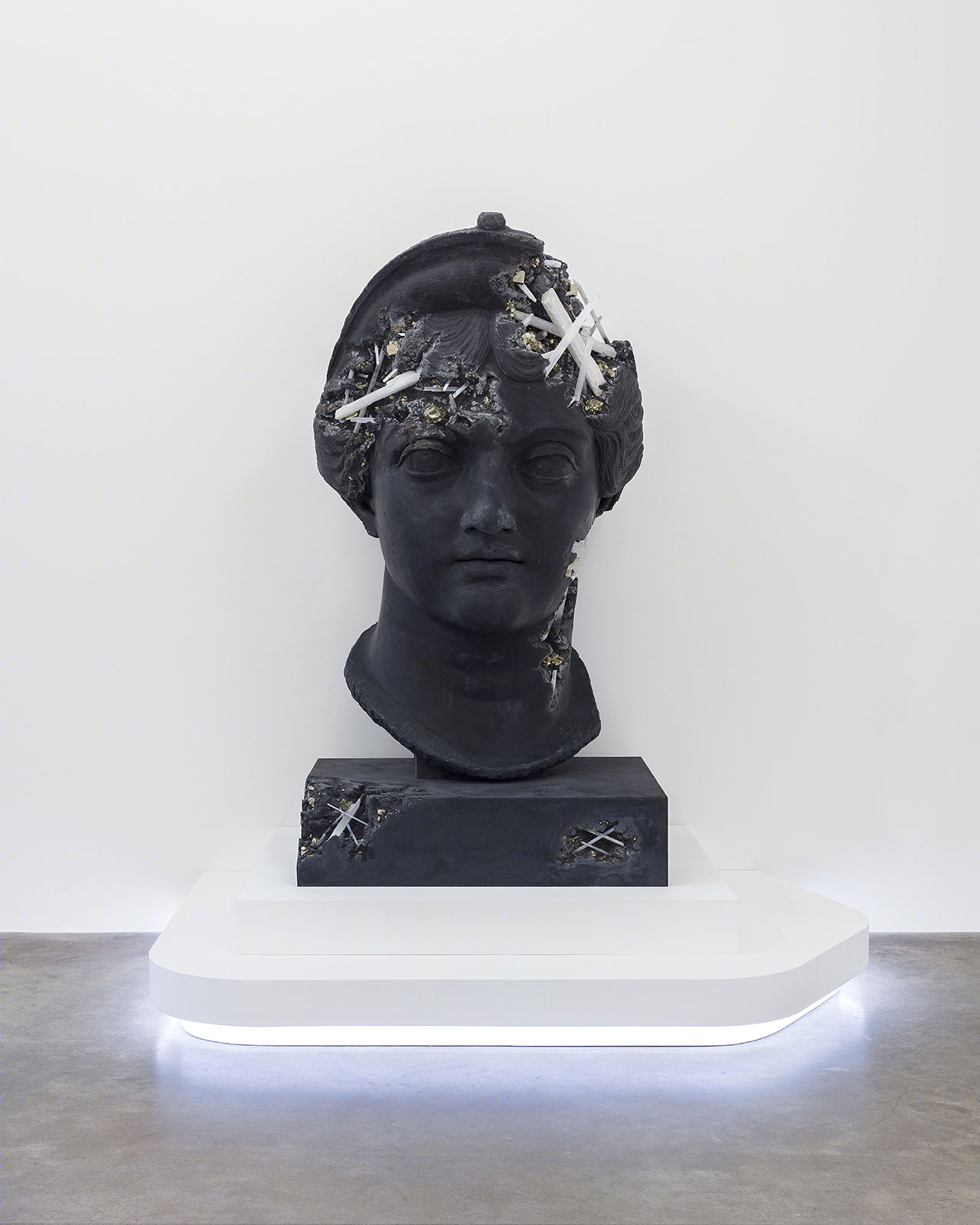 巴黎,3020 | Daniel Arsham 解构雕塑名作,呈现未来遗物-13
