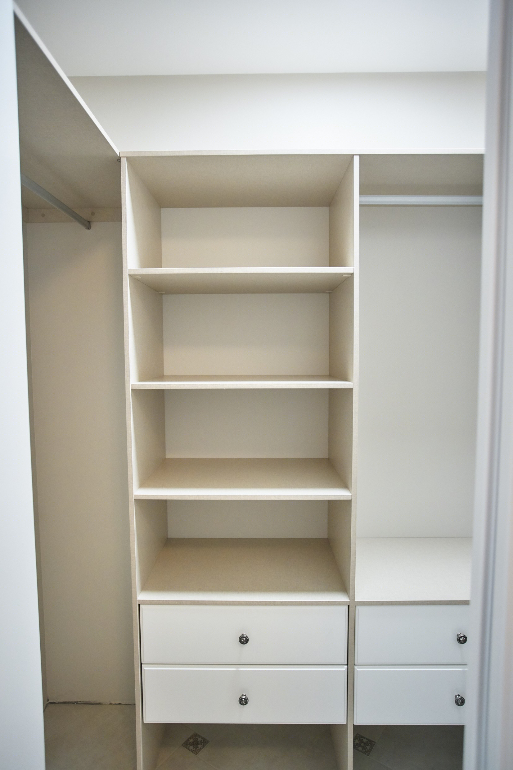 经典与现代结合的 Raumplus 衣柜系统-11