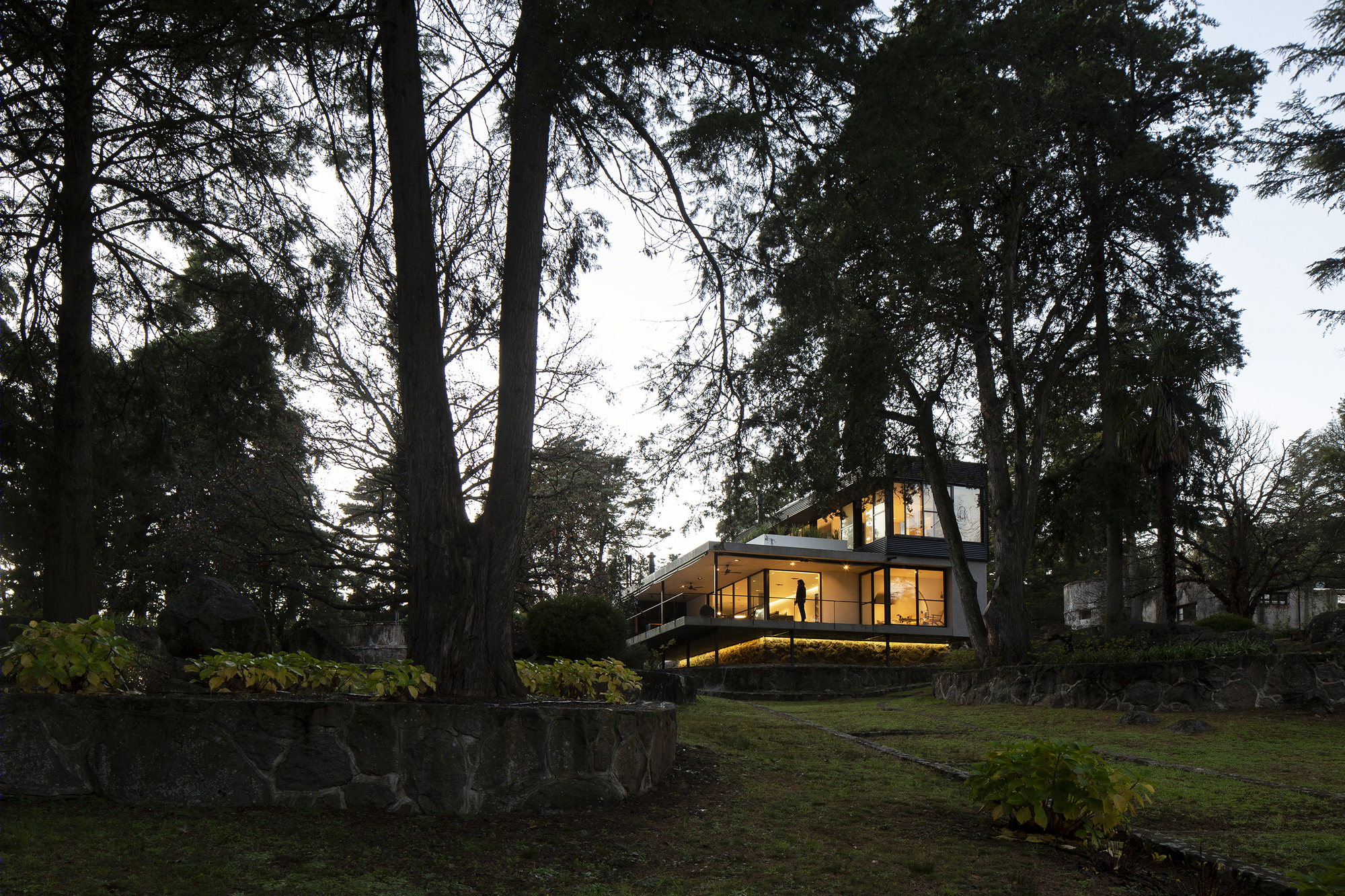 阿根廷山林中的生态别墅-31