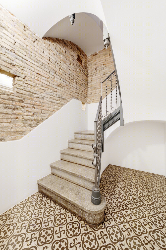 巴塞罗那老屋翻新，融入自然与历史-35