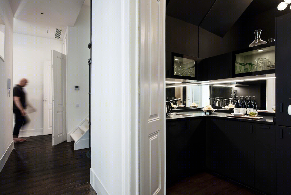 葡萄牙百年酿酒厂改造的现代住宅-11