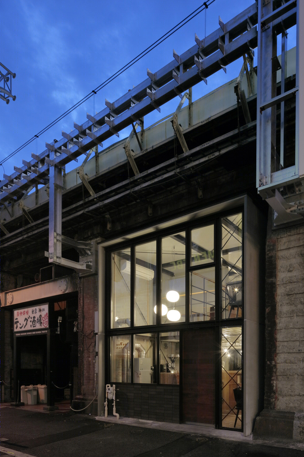 东京神田车站 1957 年咖啡厅重建，融入现代与传统元素-31