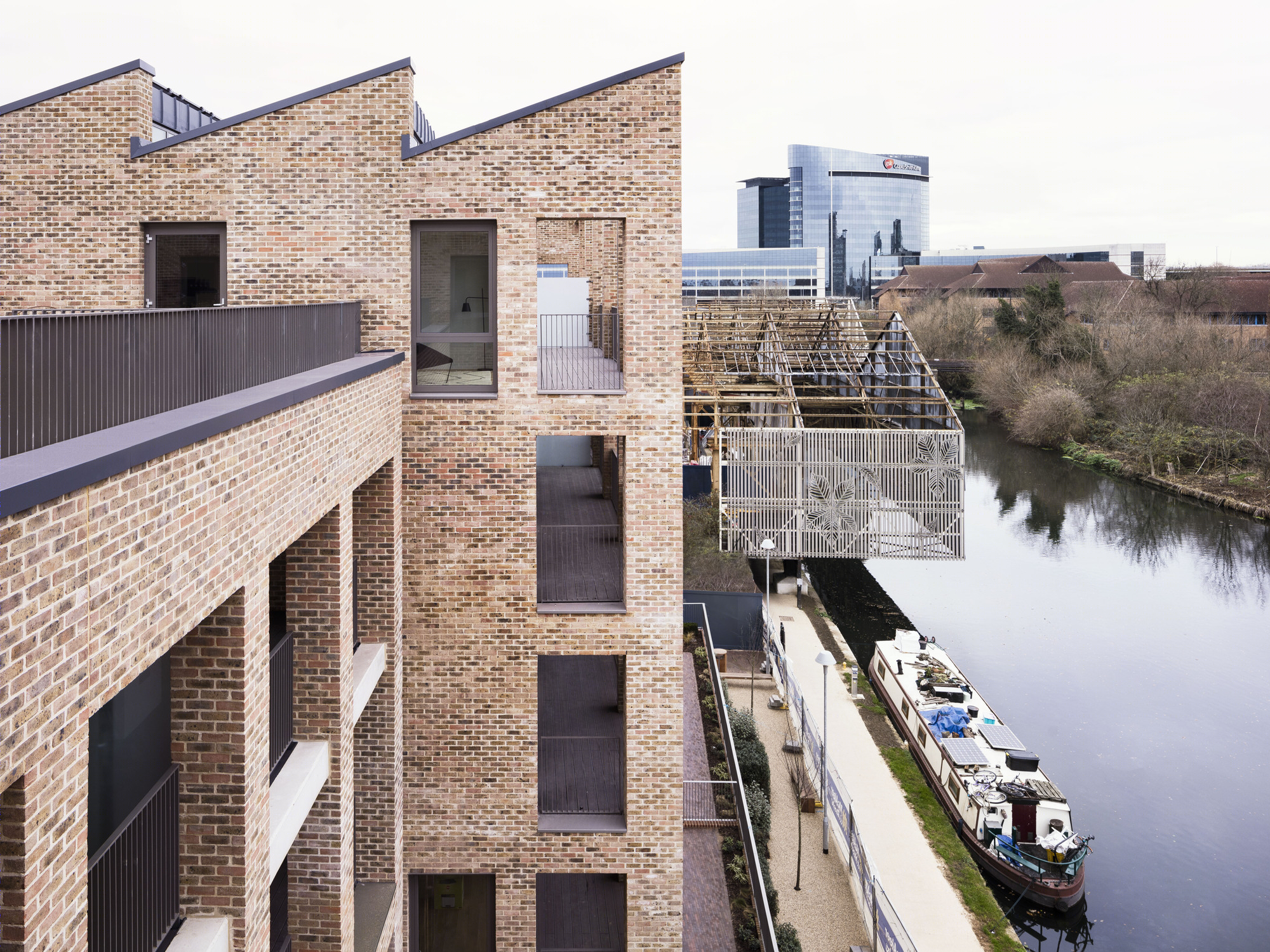 伦敦 Brentford Lock West 住宅区——工业遗址上的高品质再生设计-14