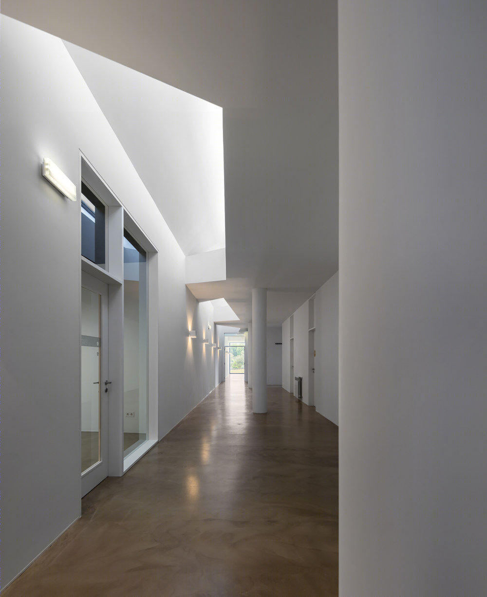 葡萄牙驿站中心 · 多功能社区建筑-30