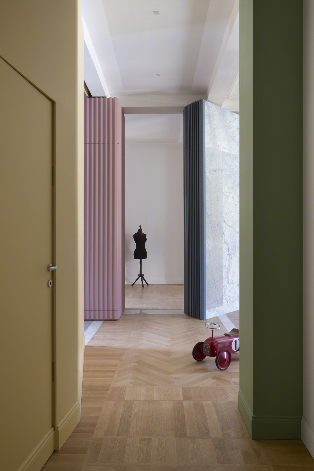 意大利 Turín 公寓的戏剧性改造-24