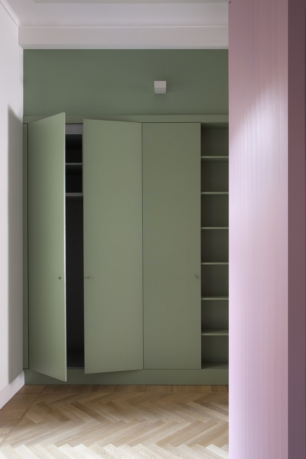 意大利 Turín 公寓的戏剧性改造-25