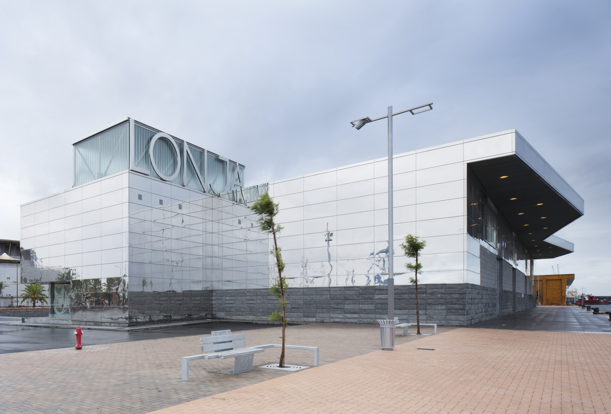 湿地的工业瑰宝——La Lonja 市场大楼-13