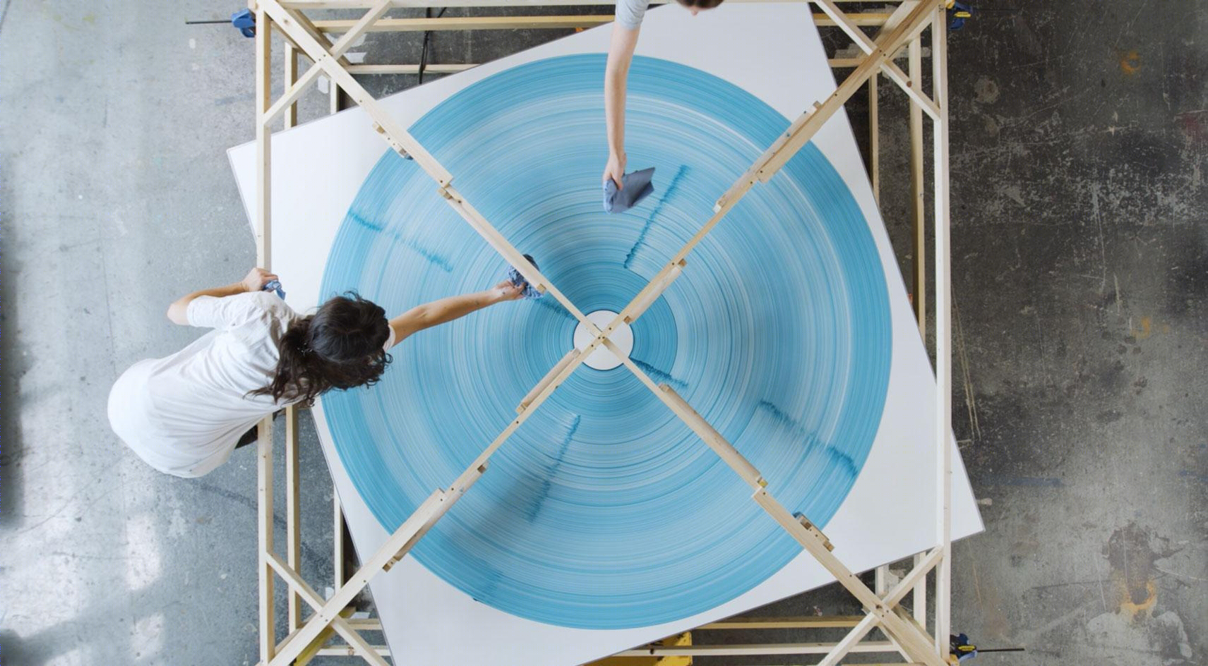 伦敦 Saatchi Gallery 的"In Orbit" | 创意组合 Isabel + Helen 的科技艺术之旅-2