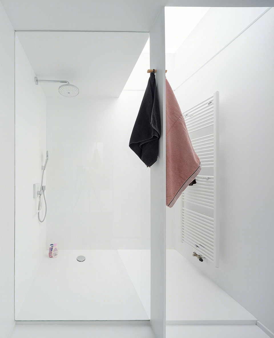 比利时一体化住宅 | 简约空间与自由功能的完美融合-30