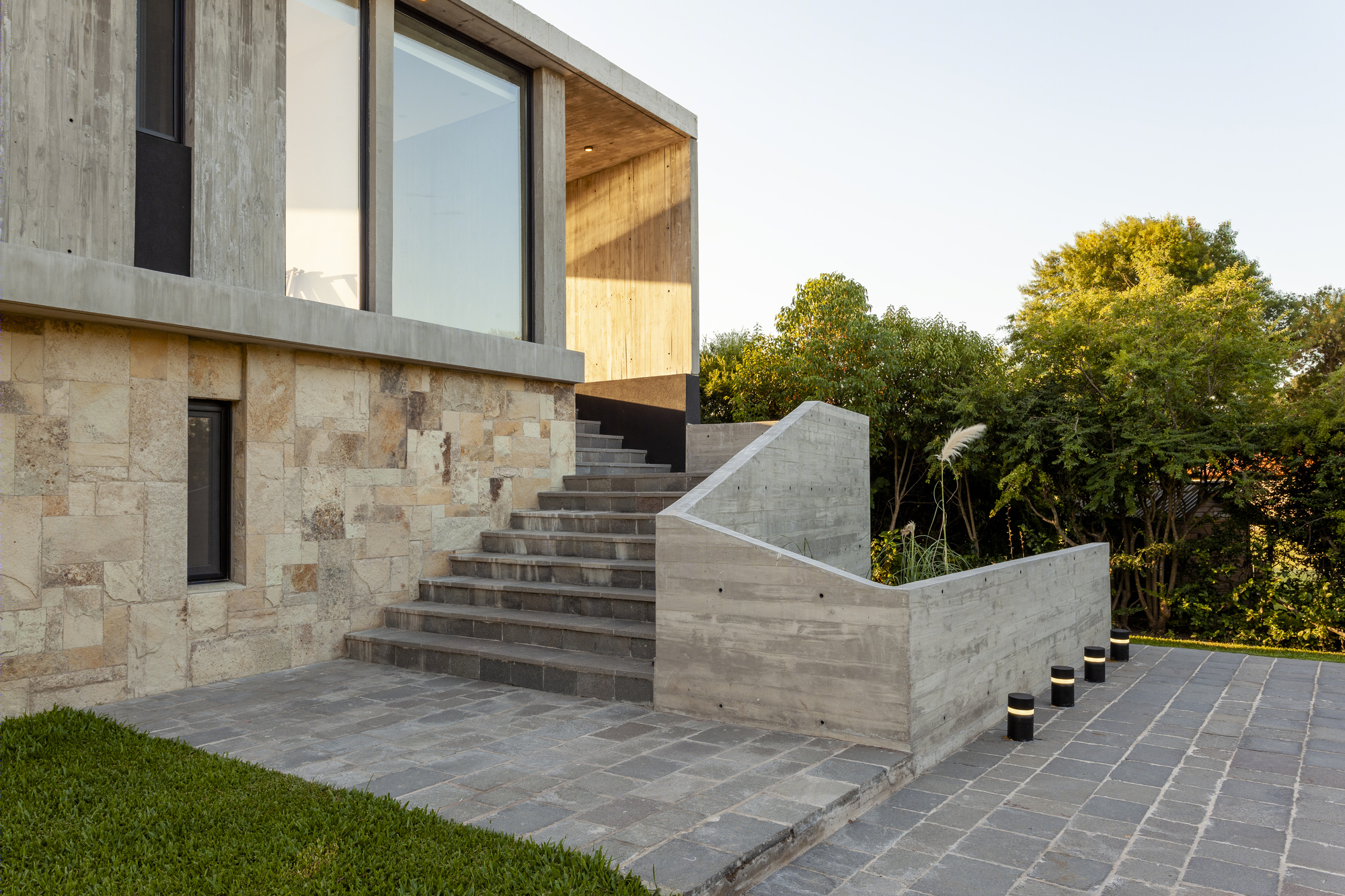 阿根廷 Golf House 别墅，高差地形上的优雅空间-20