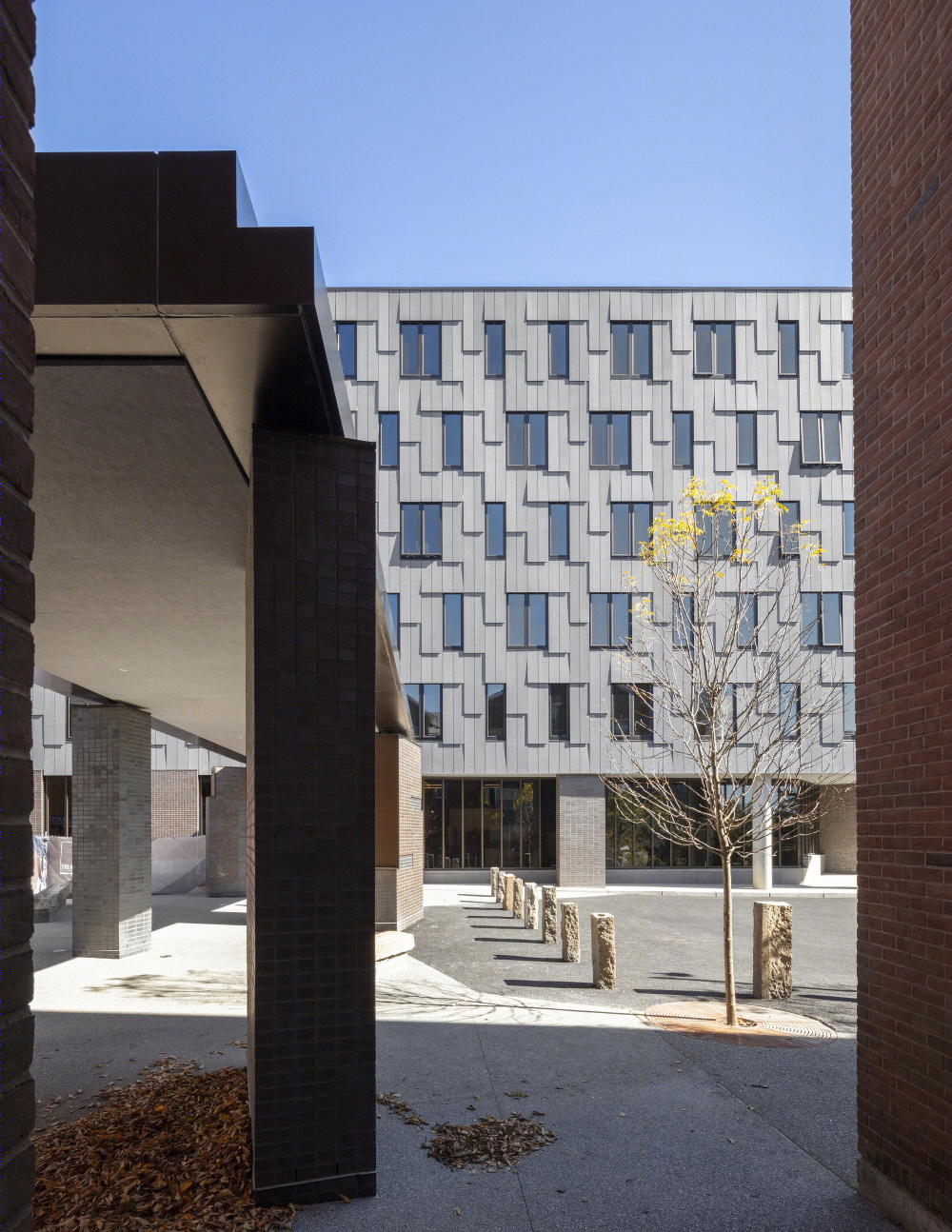 美国 RISD 北部办公大厅(2019)(NADAAA)设计 · 融入环境的创意建筑-36