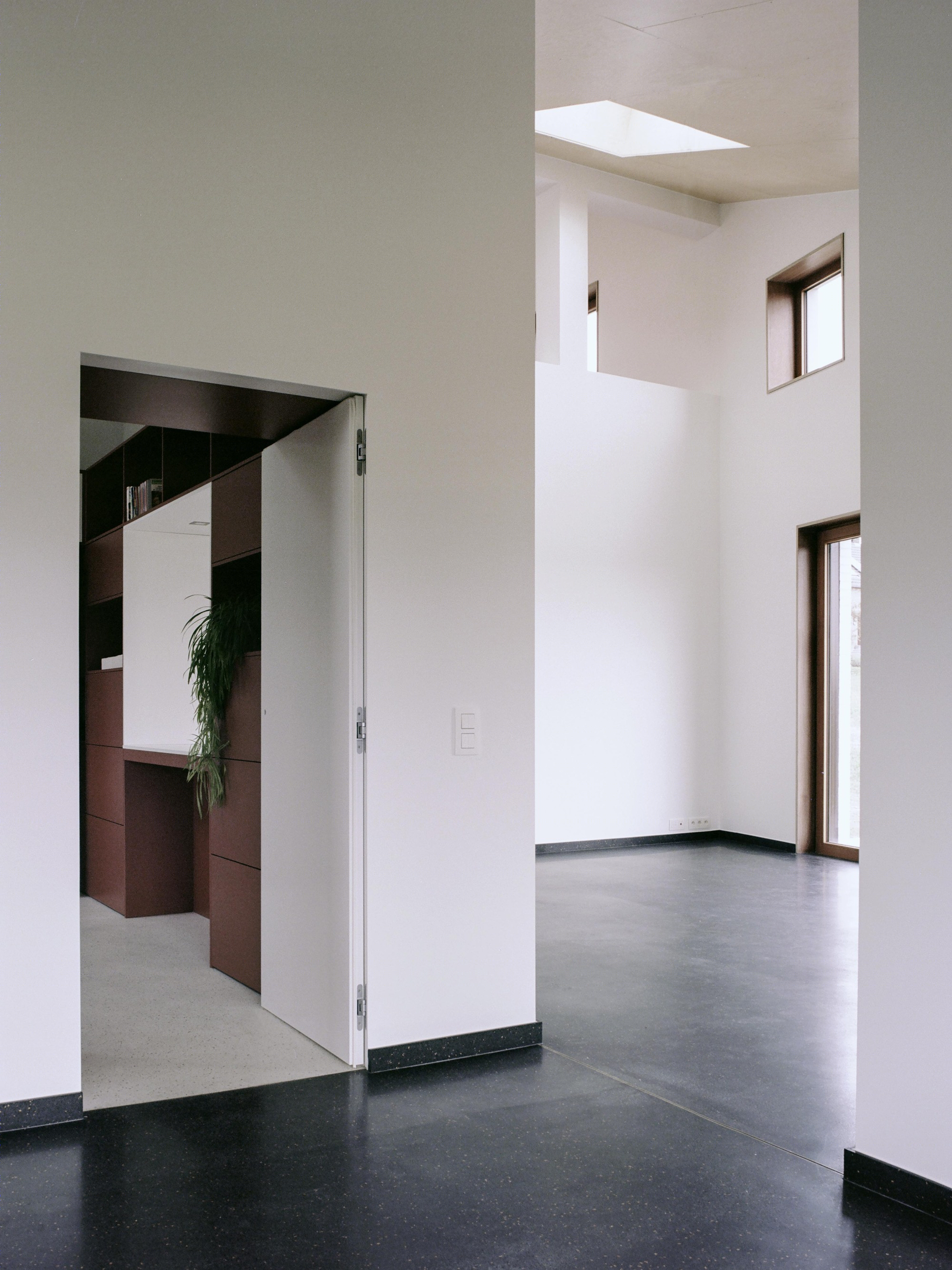 山丘之上的别墅-11