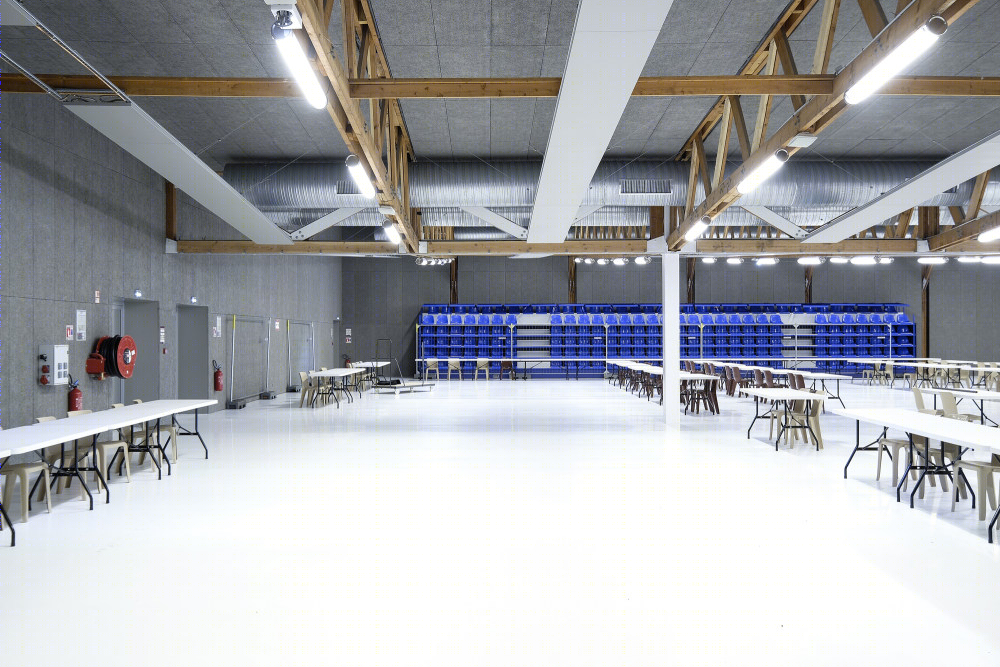 旧超市重生 · 法国 Espace Coatigrac'h 多功能厅设计-40