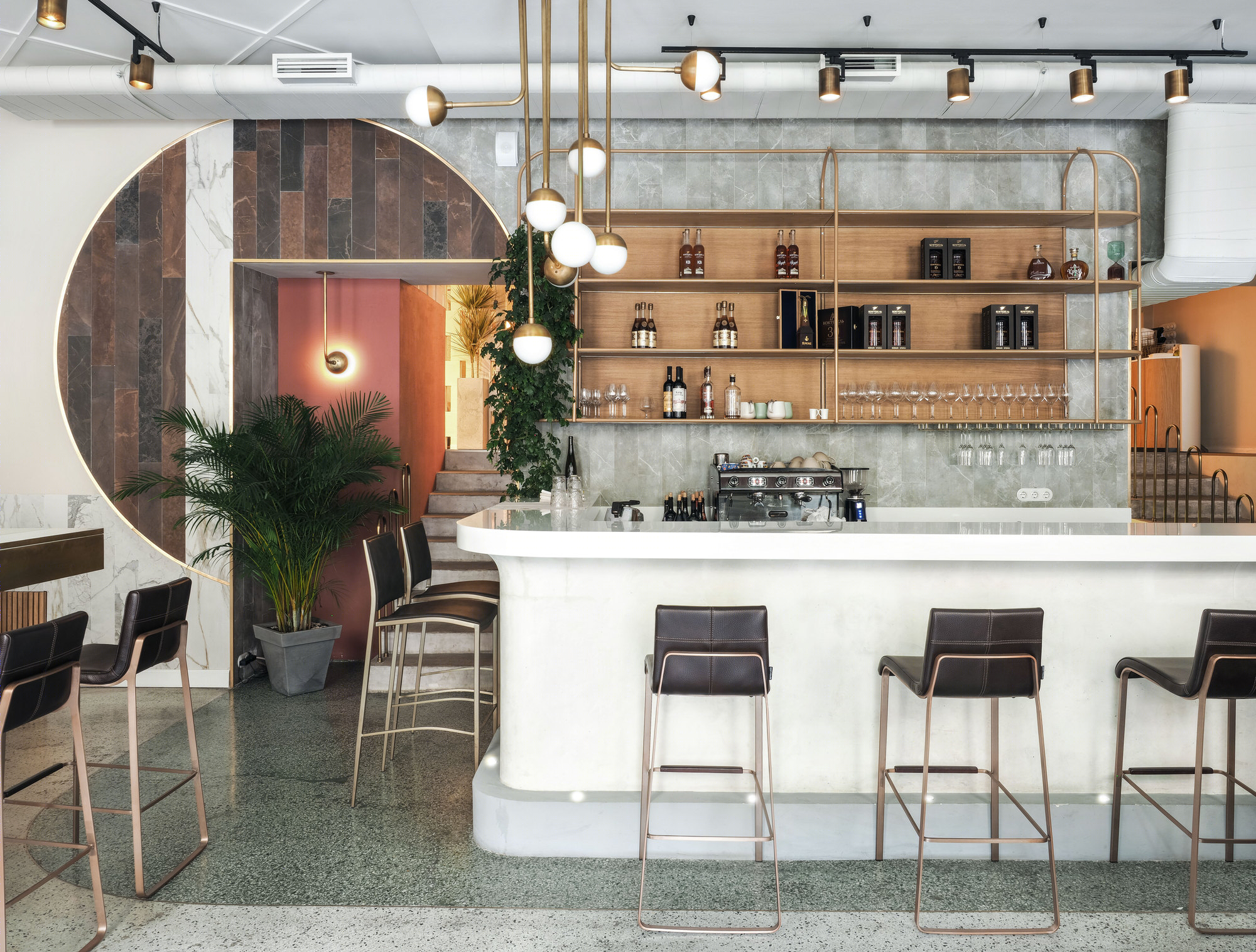 度假胜地室内设计 | 苏联南方与欧洲南方的平衡-11