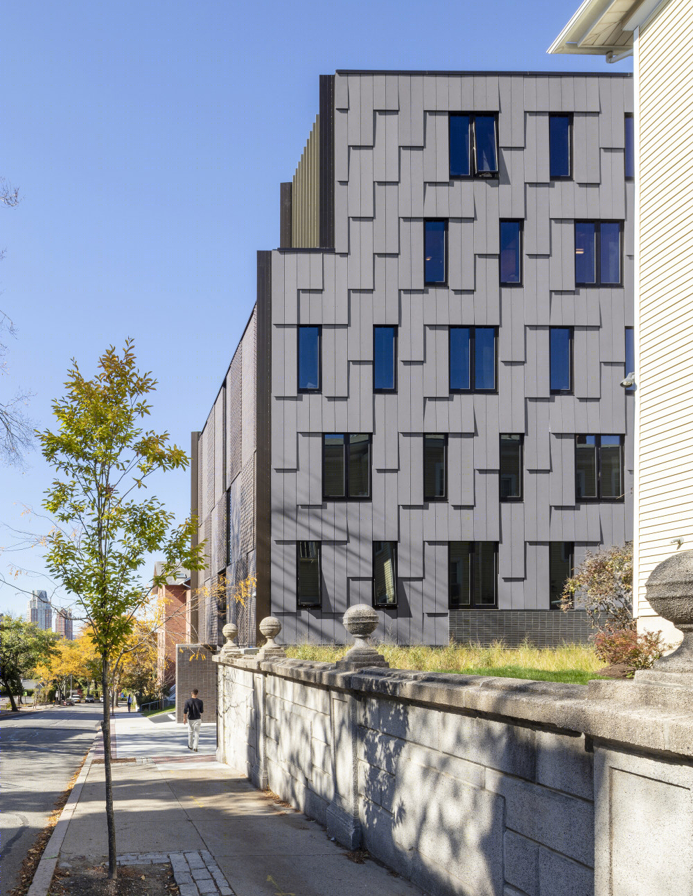 美国 RISD 北部办公大厅(2019)(NADAAA)设计 · 融入环境的创意建筑-40