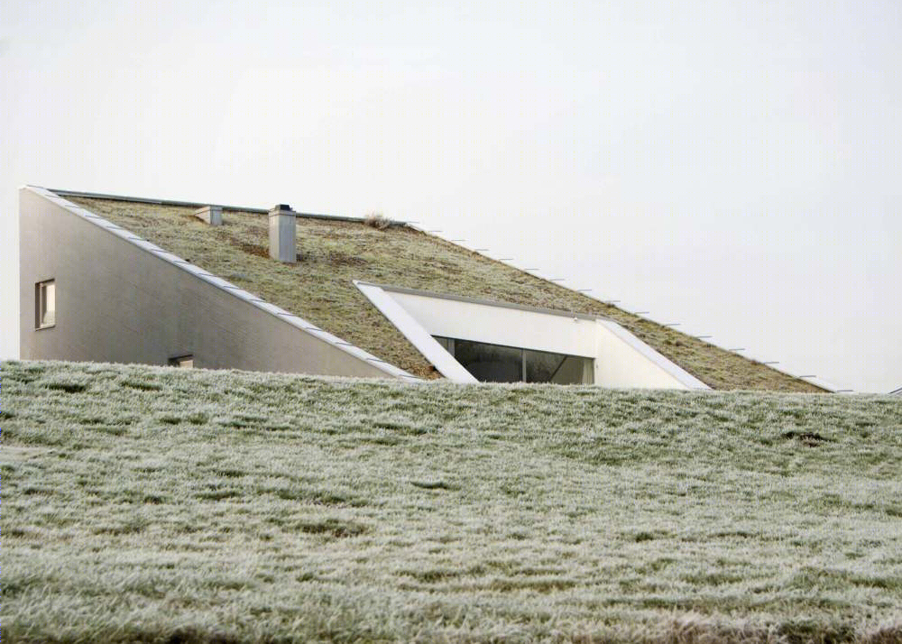 立陶宛河畔“一半房子”设计，绿色环保，室内外无缝连接-23