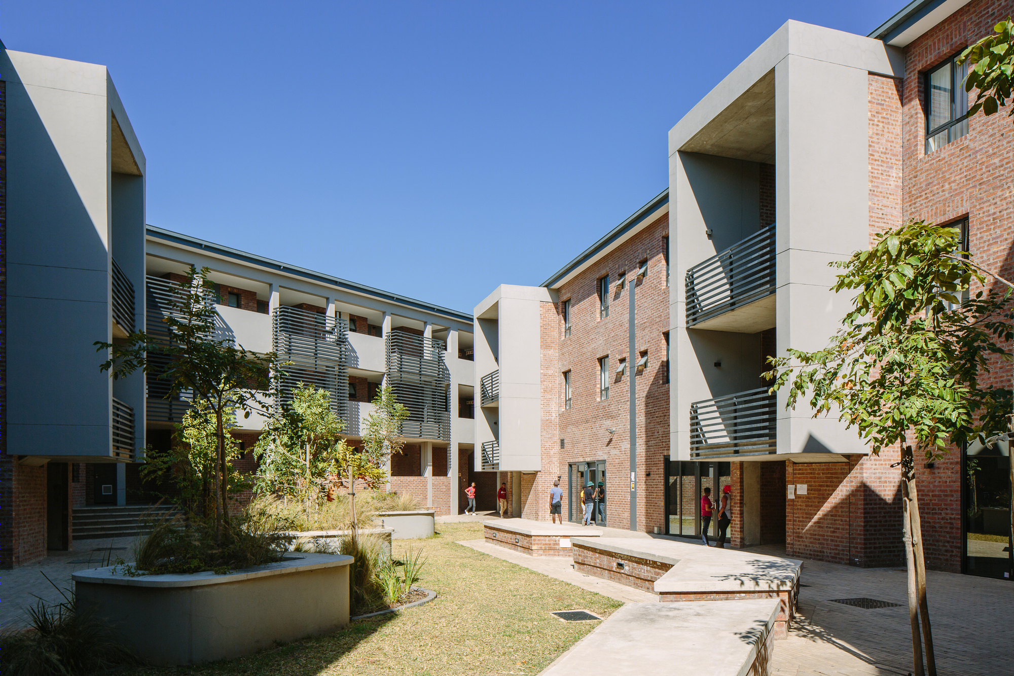 南非 Mpumalanga 大学融合自然景观的学生公寓设计-2