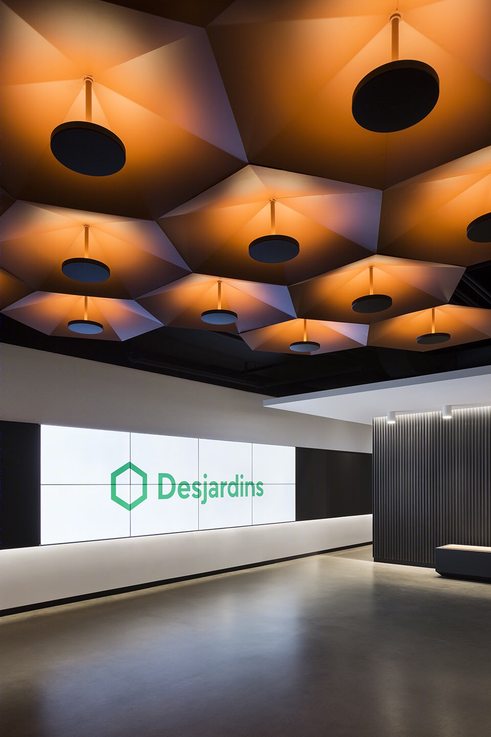 蒙特利尔塔新生,Desjardins 金融机构现代办公空间-21