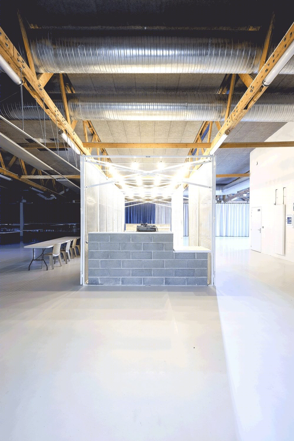 旧超市重生 · 法国 Espace Coatigrac'h 多功能厅设计-46