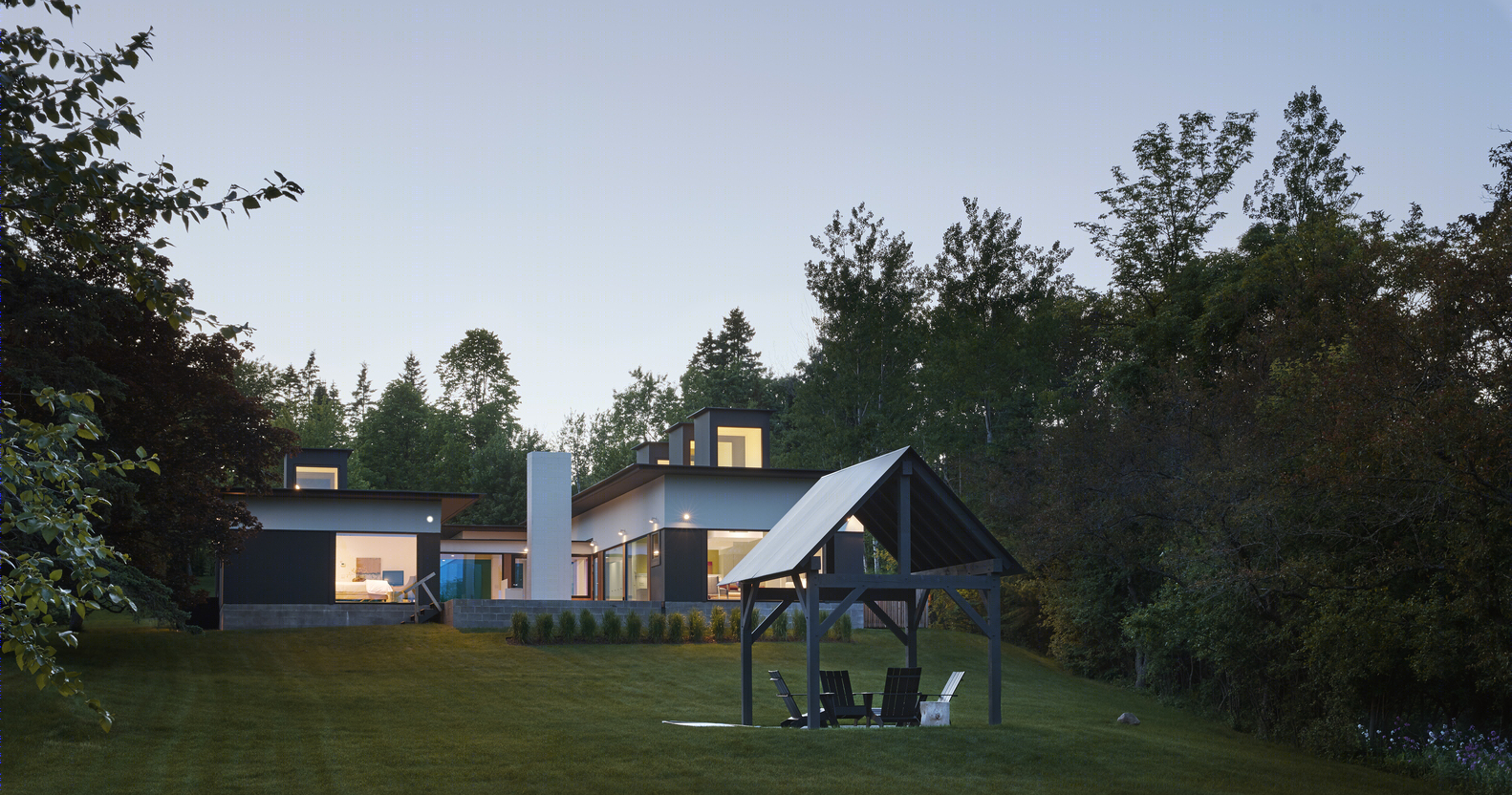 美国明尼苏达州 Duluth 市现代城市住宅,巧妙融入自然景观-46
